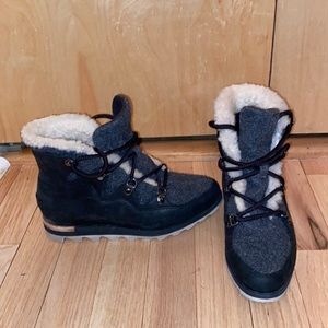 Sorel Womens Sneakchic Alpine Boot, size 5.5